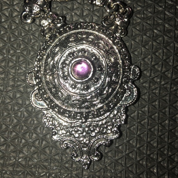 costume jewelry necklace - Picture 5 of 7